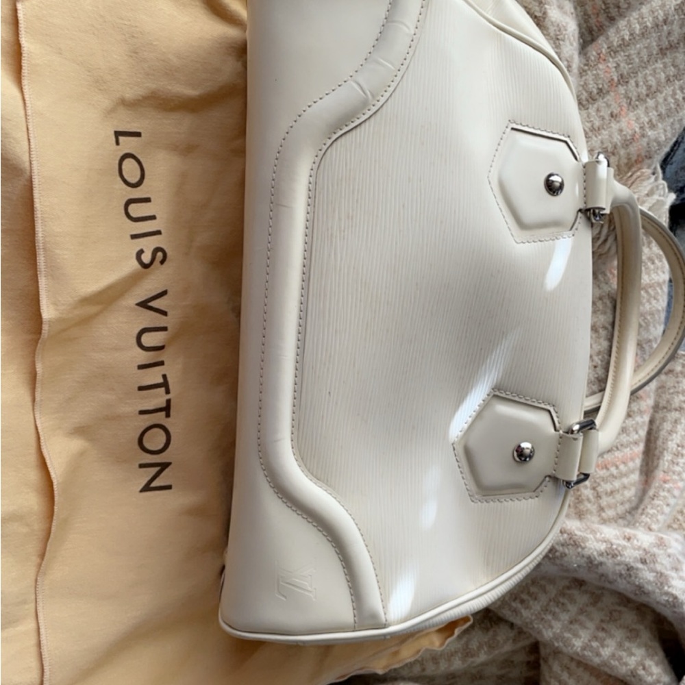Louis Vuitton - Picture 2 of 10